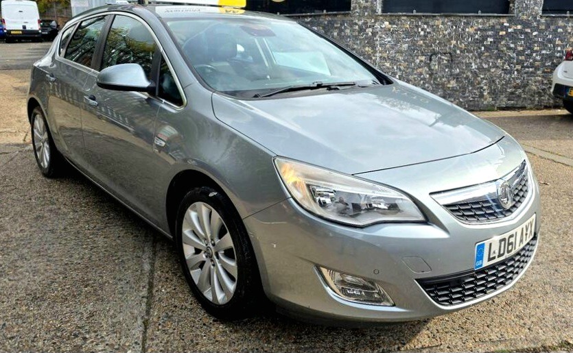 Used Vauxhall Astra 2011 for sale - 76379673: Photo 2
