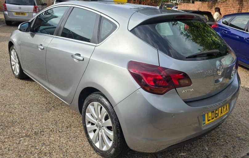 Used Vauxhall Astra 2011 for sale - 76379673: Photo 4