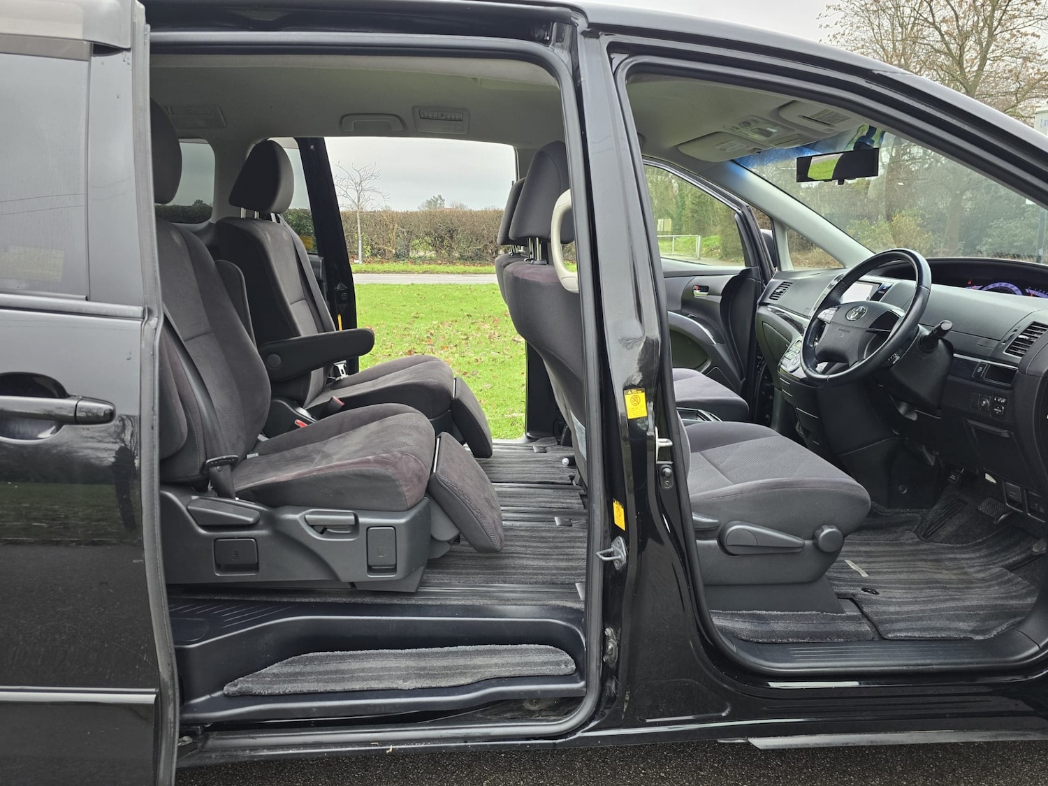 Used Toyota Estima 2025 for sale - 77020130: Photo 30