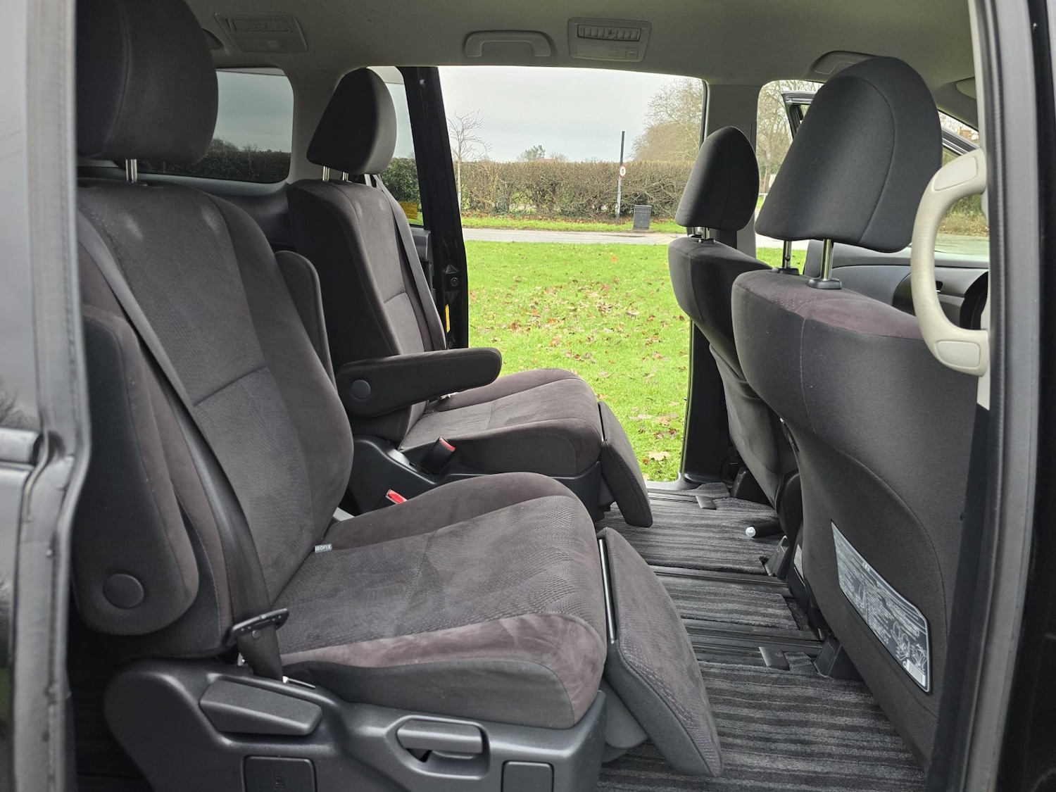 Used Toyota Estima 2025 for sale - 77020130: Photo 32