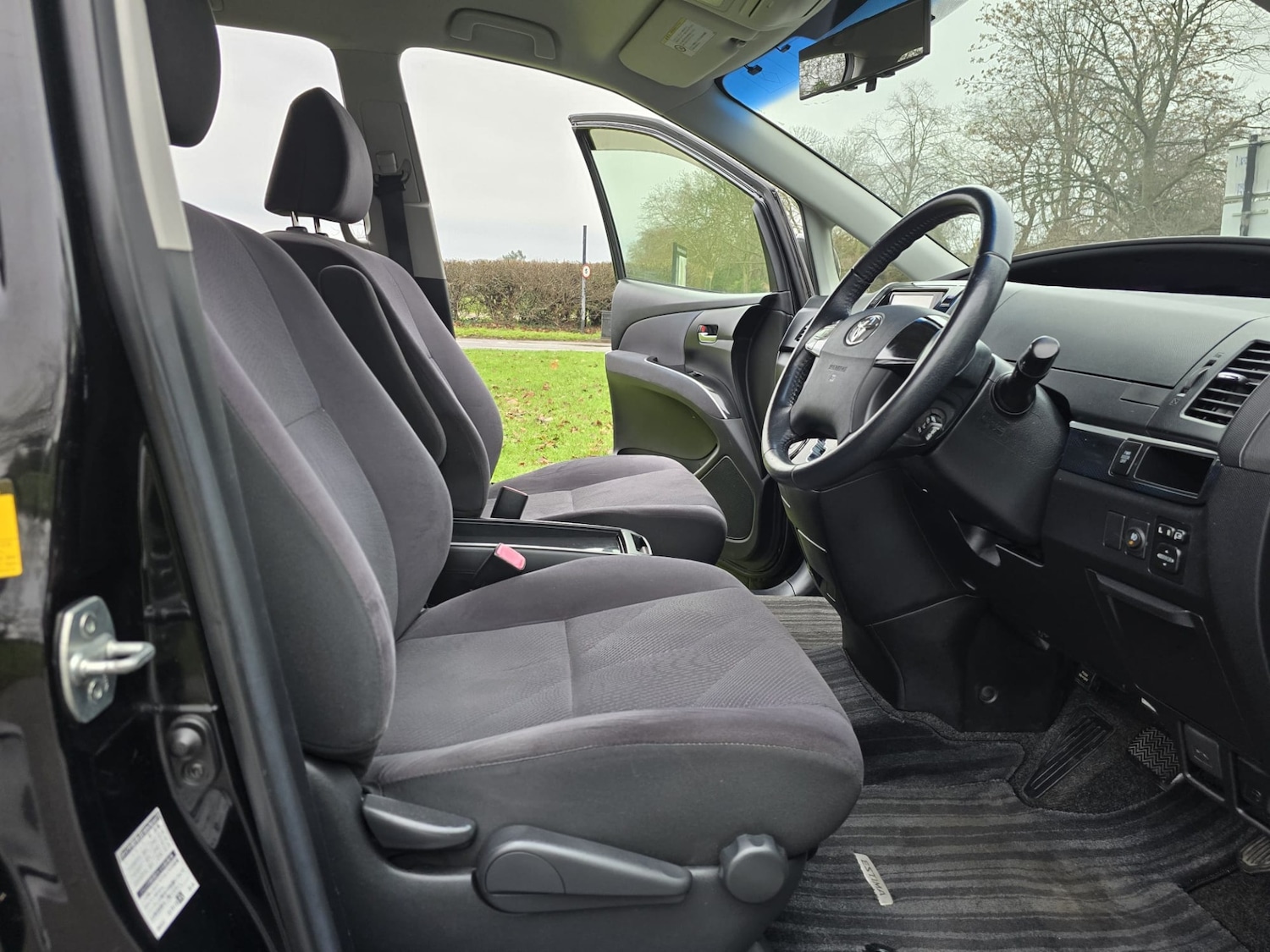 Used Toyota Estima 2025 for sale - 77020130: Photo 35