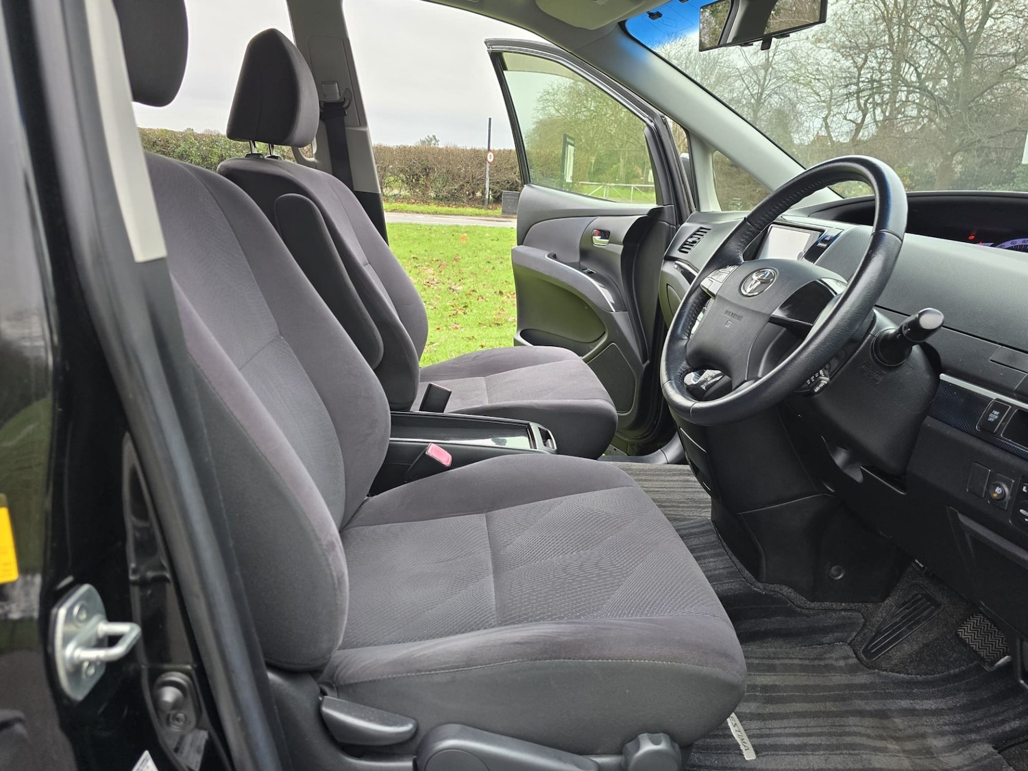 Used Toyota Estima 2025 for sale - 77020130: Photo 36