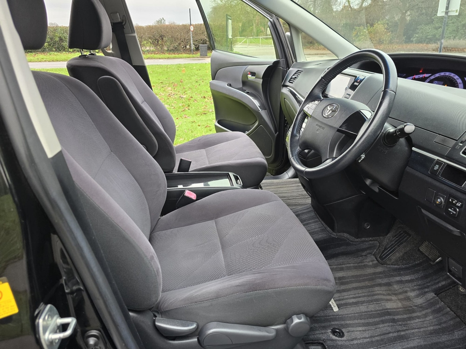 Used Toyota Estima 2025 for sale - 77020130: Photo 37