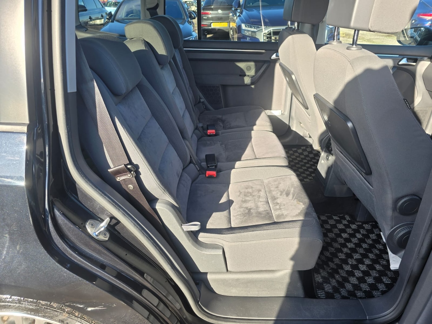 Used Volkswagen Touran 2013 for sale - 77508240: Photo 3