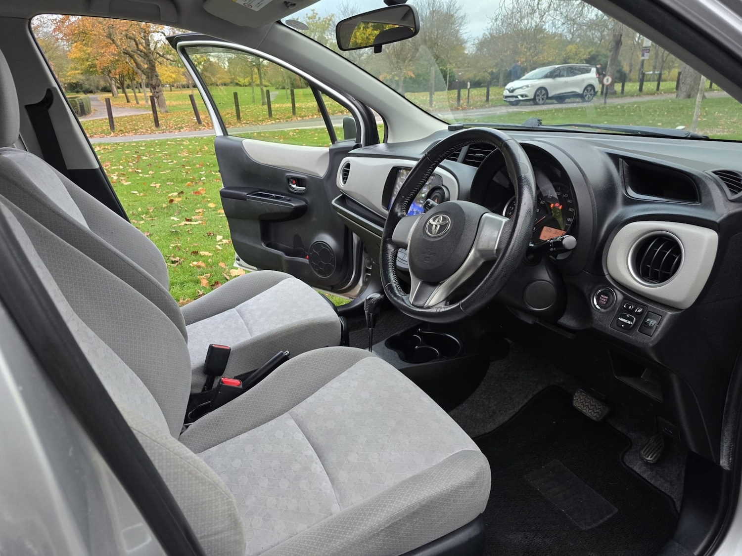 Used Toyota Yaris 2023 for sale - 76511083: Photo 32