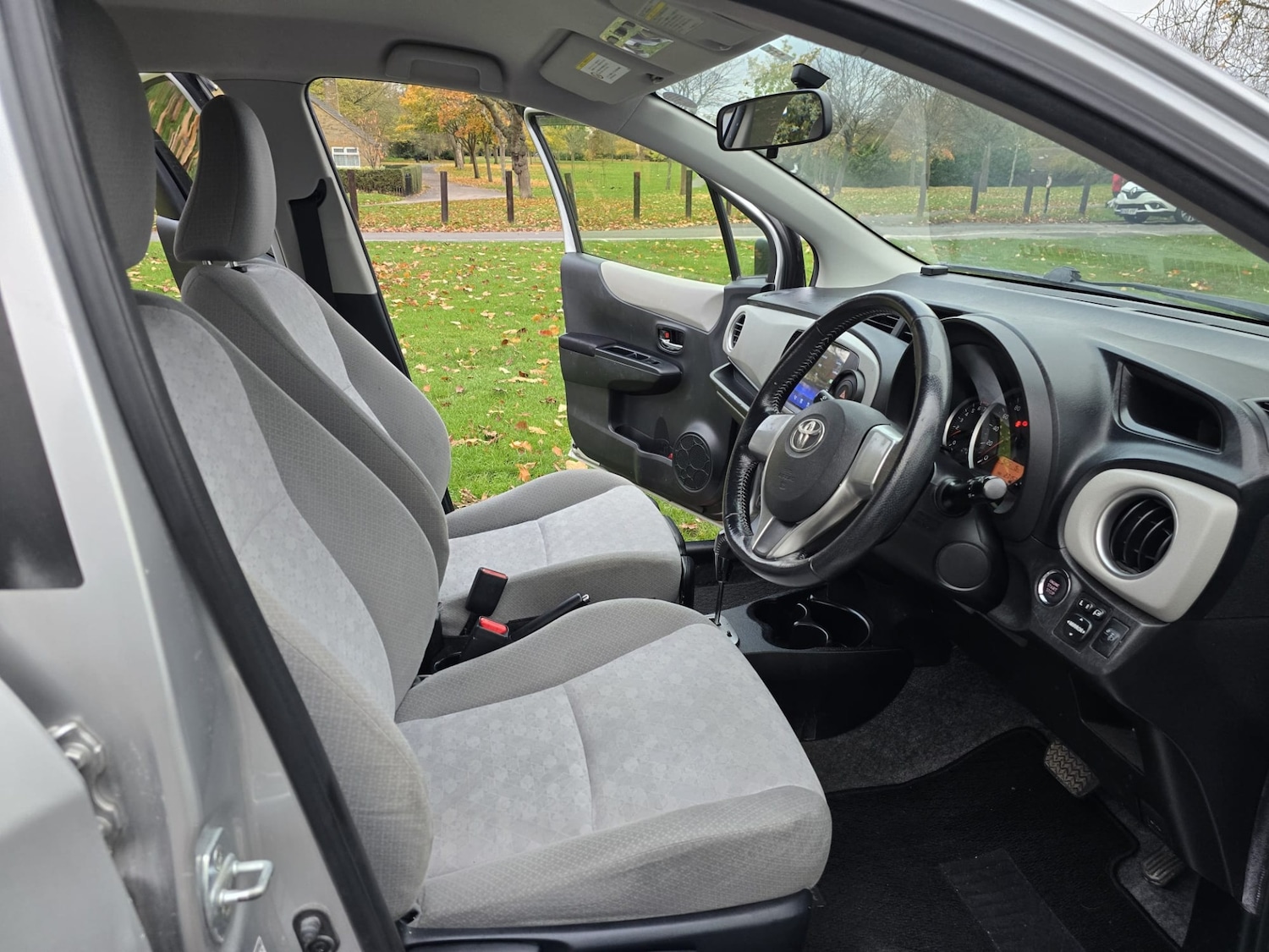 Used Toyota Yaris 2023 for sale - 76511083: Photo 33