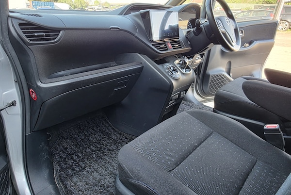 Used Toyota Voxy 2016 for sale - 74446354: Photo 25