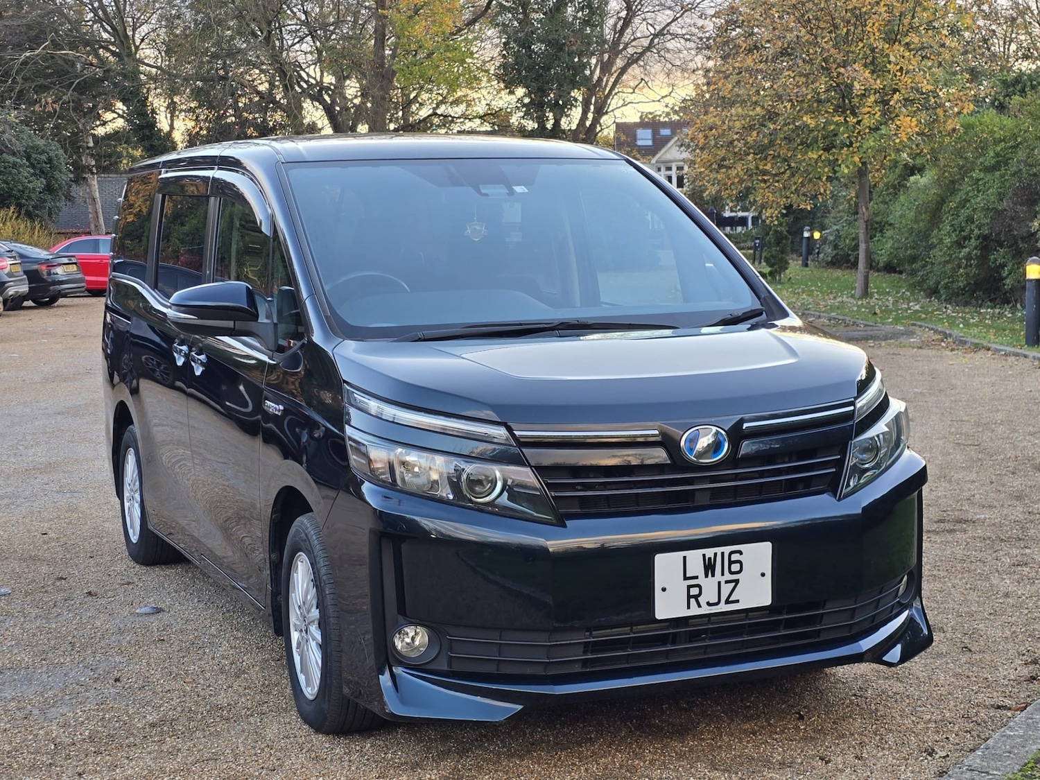 Used Toyota Voxy 2016 for sale - 76519802: Photo 1
