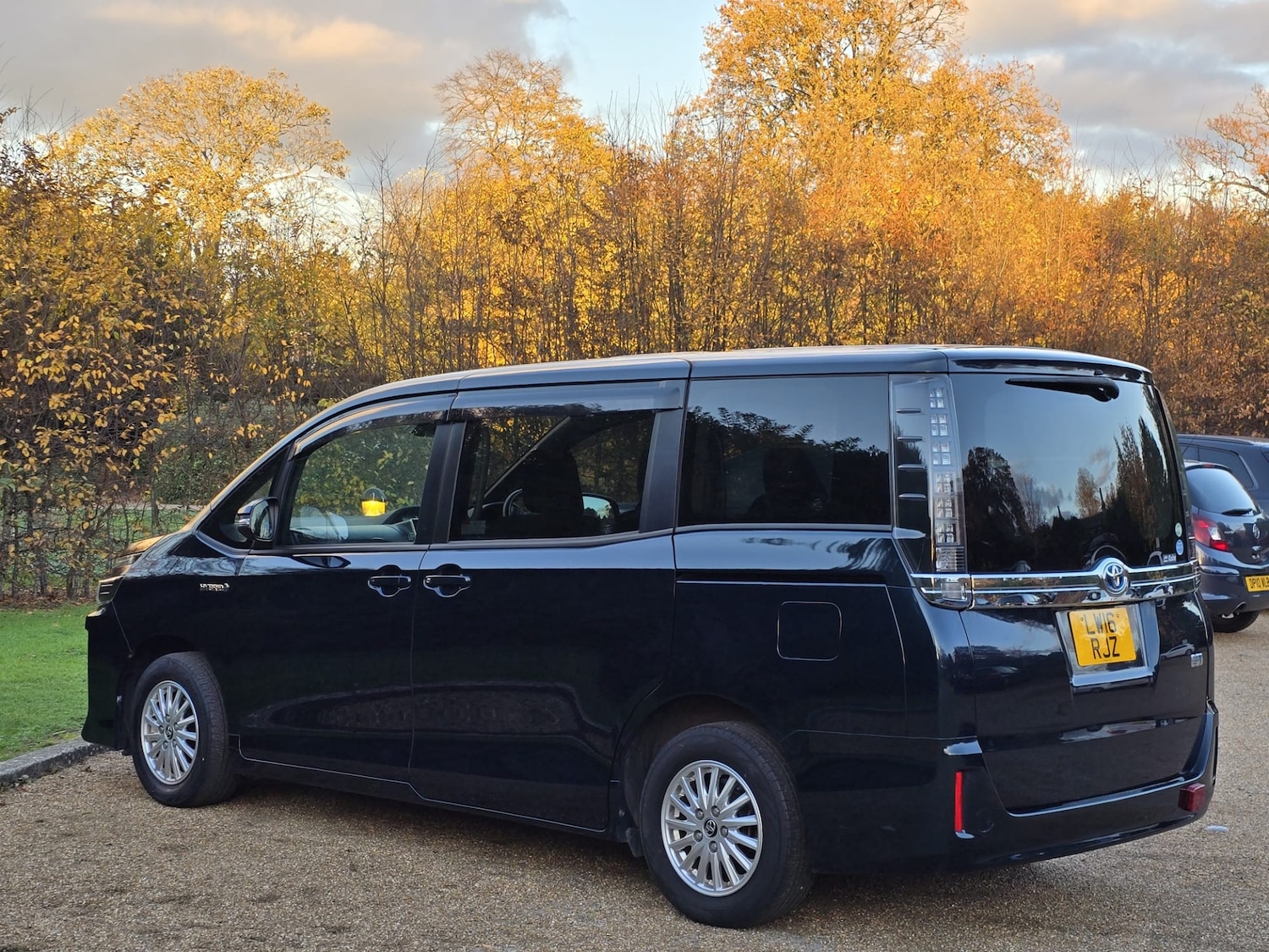 Used Toyota Voxy 2016 for sale - 76519802: Photo 18