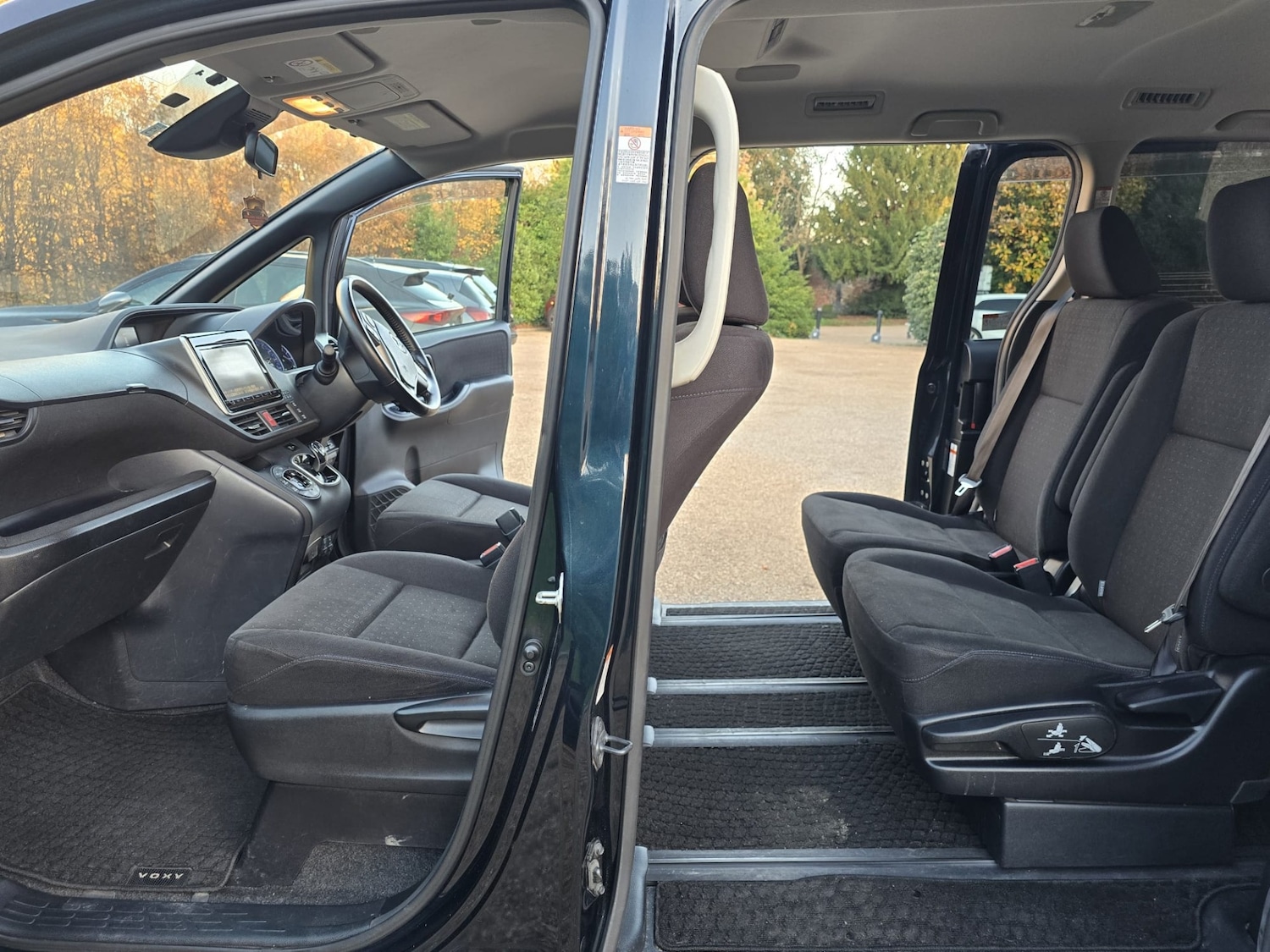 Used Toyota Voxy 2016 for sale - 76519802: Photo 29