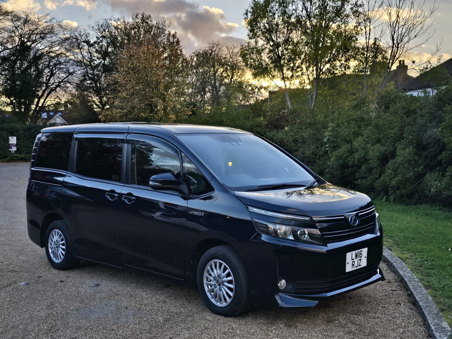 Used Toyota Voxy 2016 for sale - 76519802: Photo 3