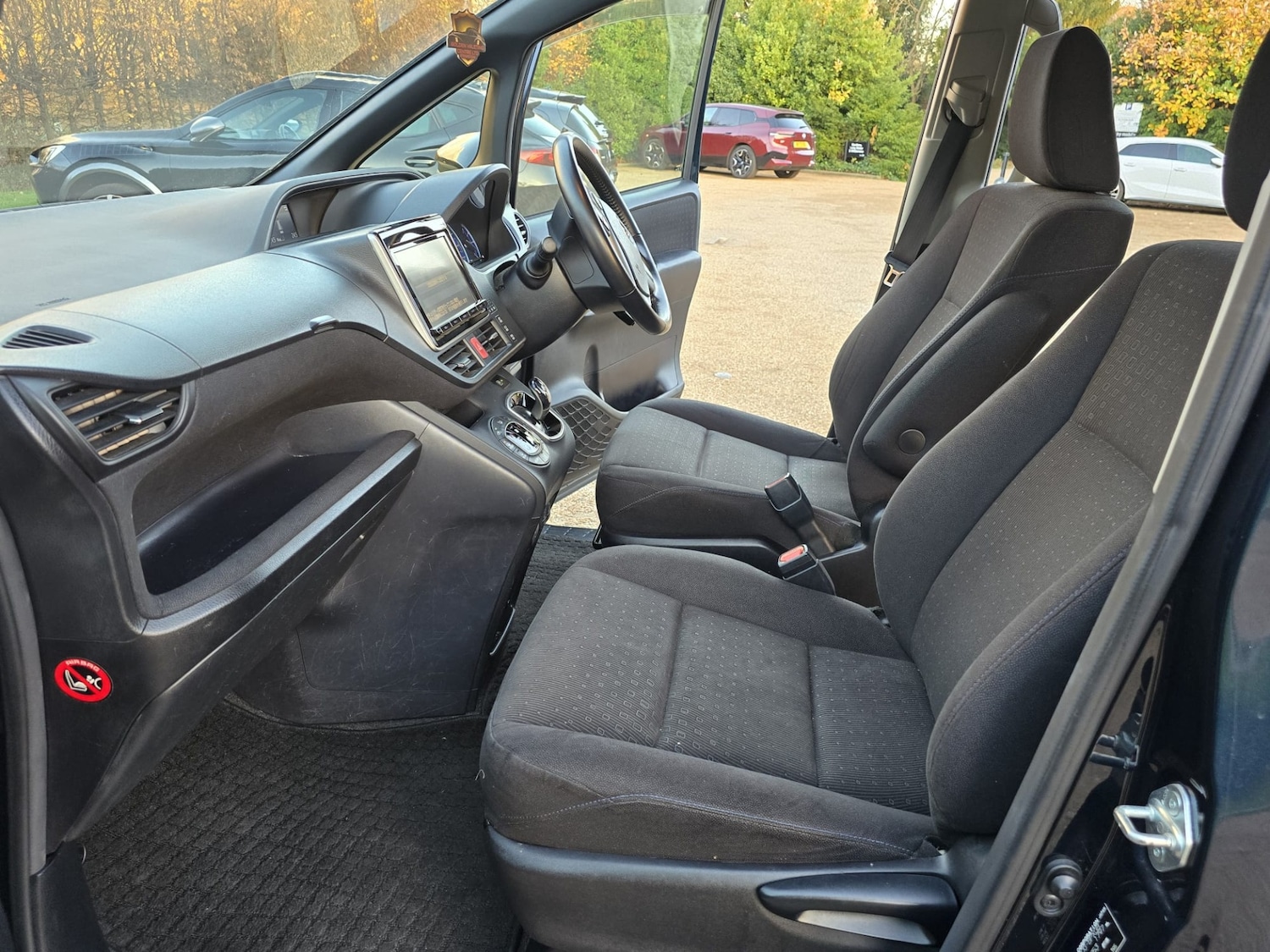 Used Toyota Voxy 2016 for sale - 76519802: Photo 34