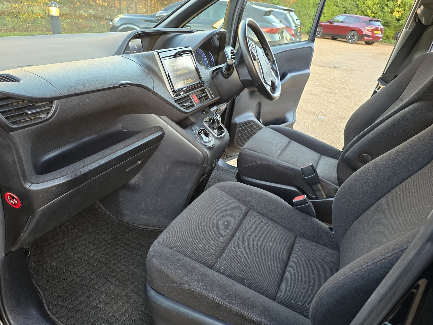 Used Toyota Voxy 2016 for sale - 76519802: Photo 35