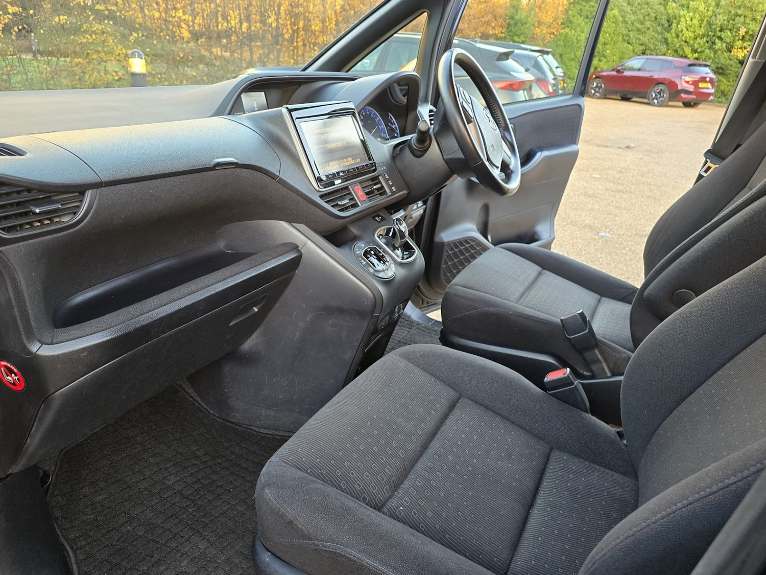 Used Toyota Voxy 2016 for sale - 76519802: Photo 36