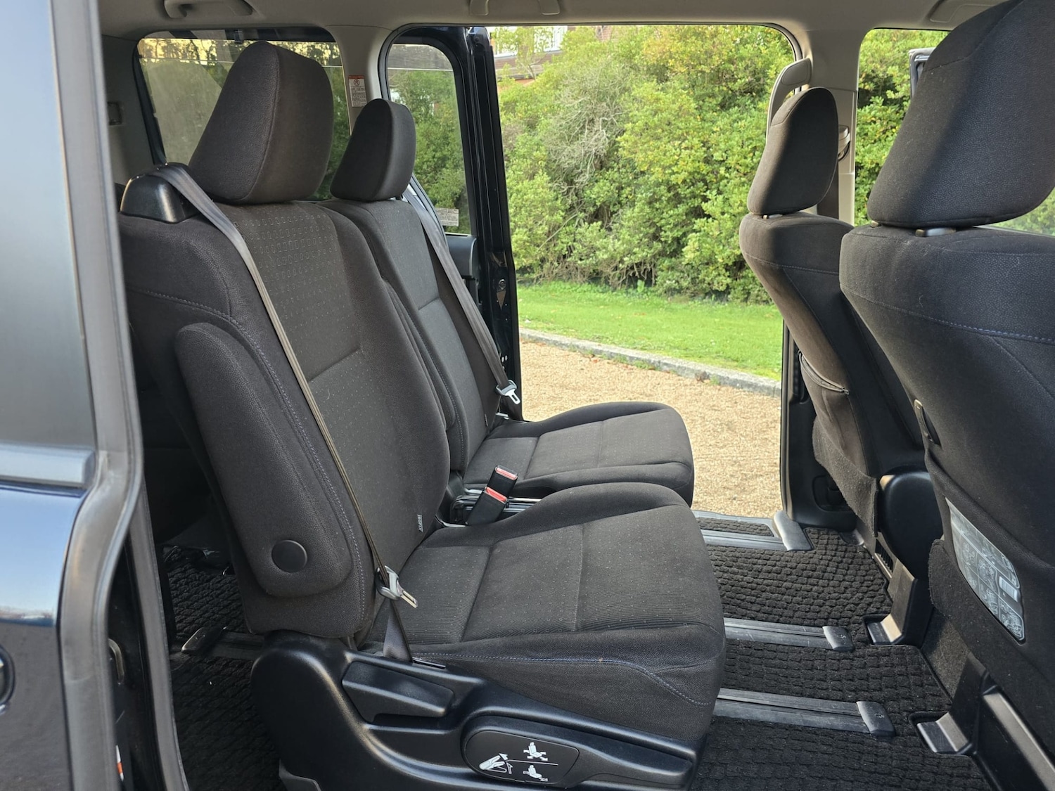 Used Toyota Voxy 2016 for sale - 76519802: Photo 40