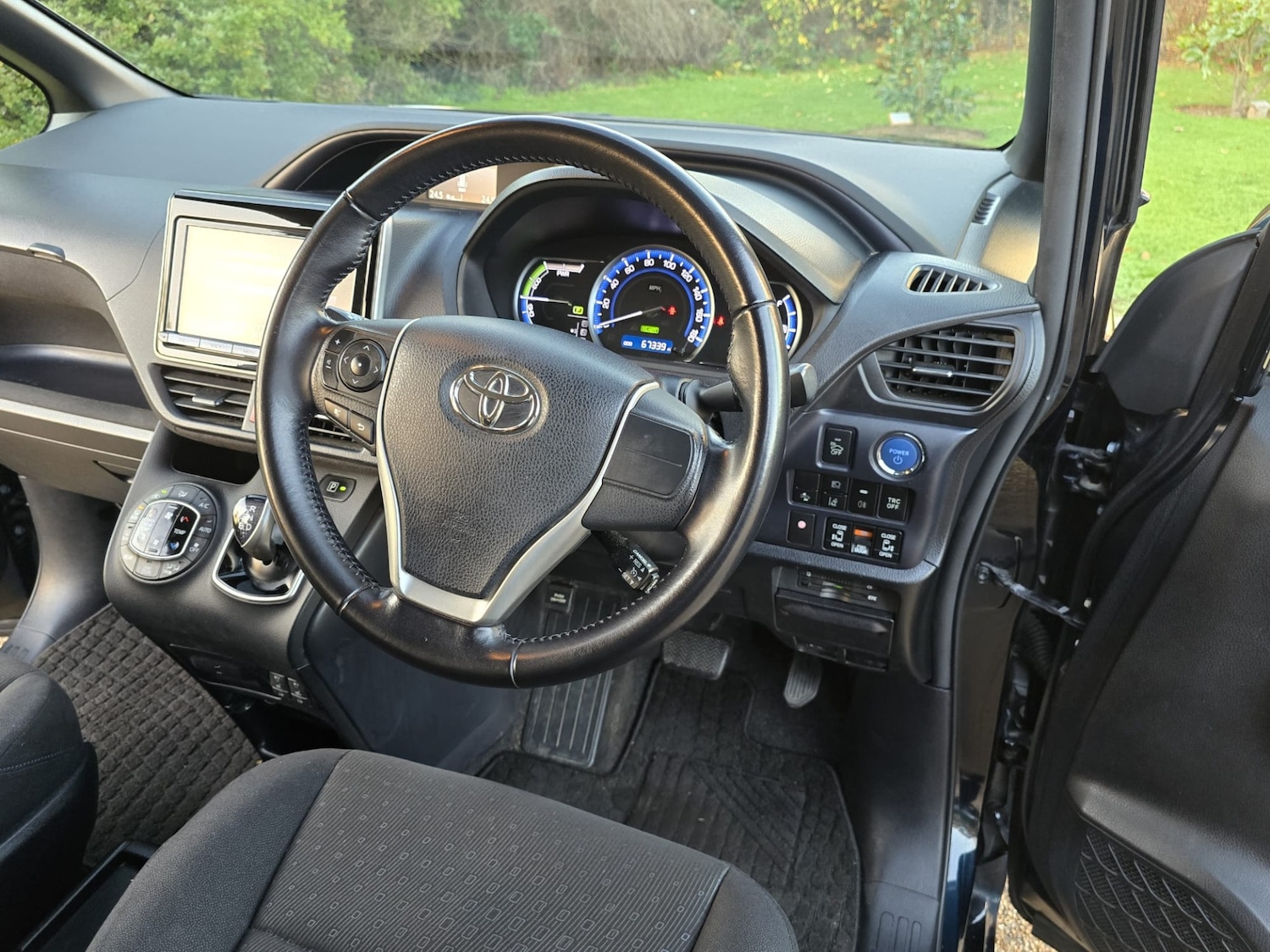 Used Toyota Voxy 2016 for sale - 76519802: Photo 47
