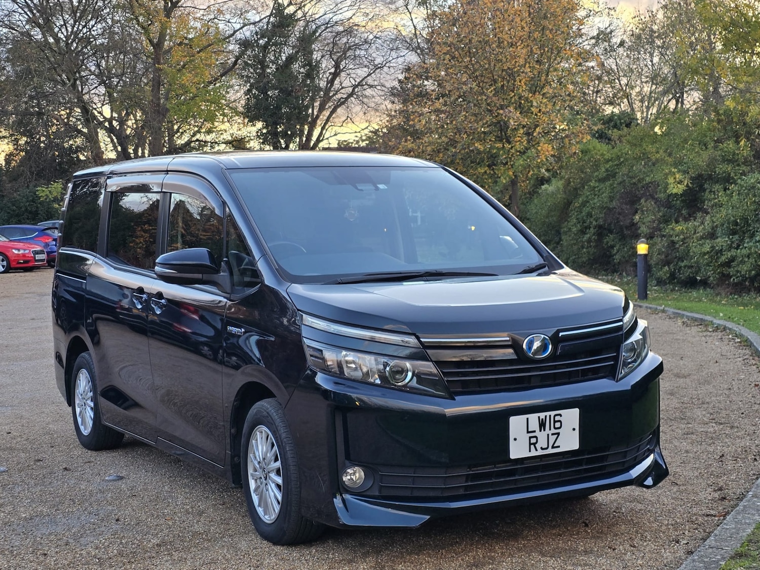 Used Toyota Voxy 2016 for sale - 76519802: Photo 5