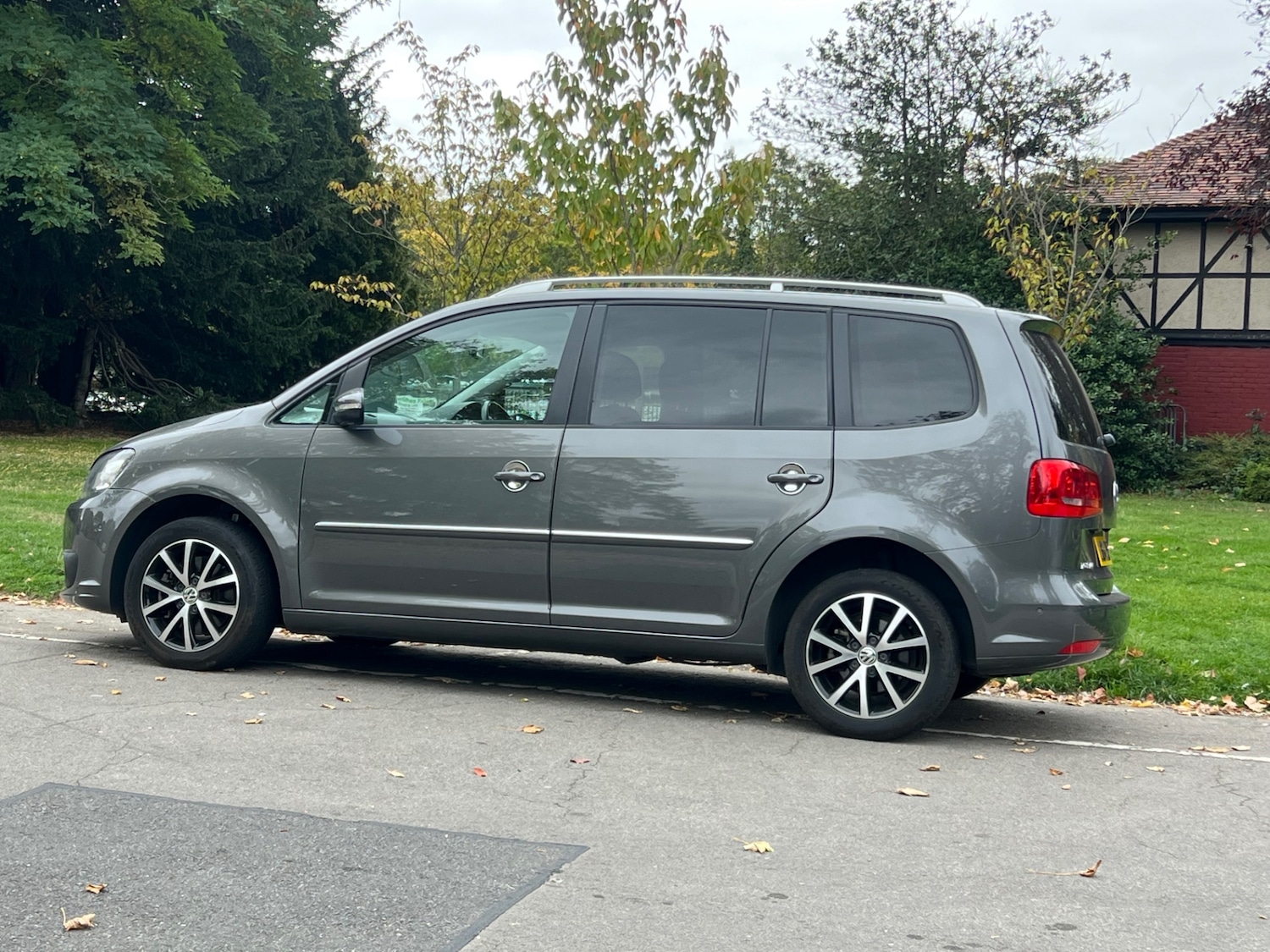 Used Volkswagen Touran 2015 for sale - 76254843: Photo 27