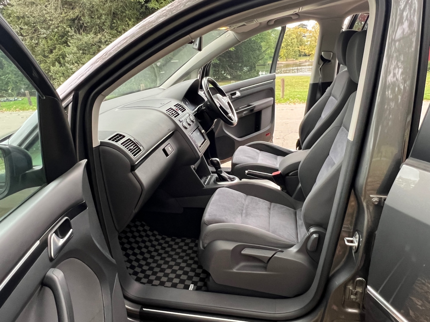 Used Volkswagen Touran 2015 for sale - 76254843: Photo 51