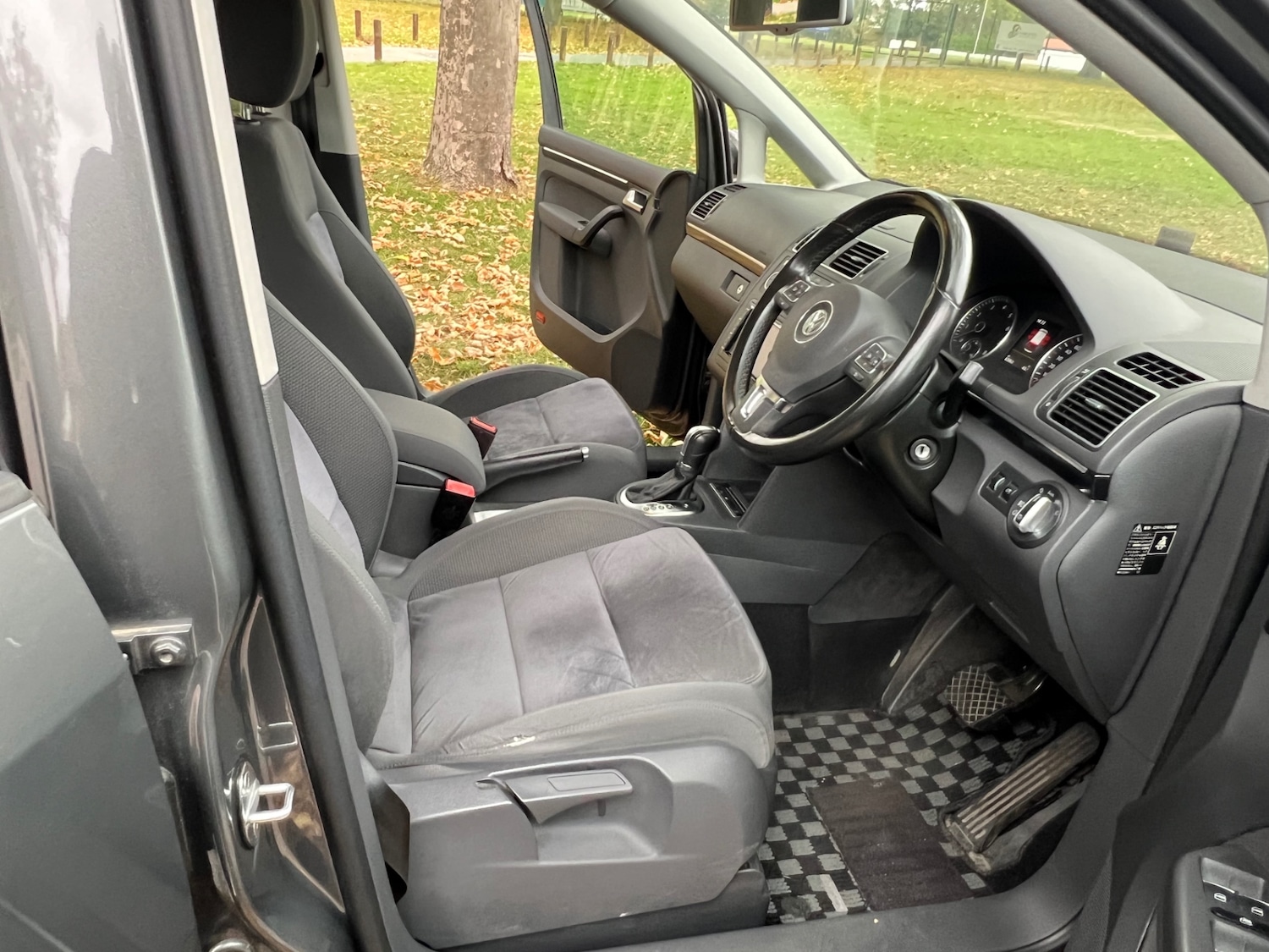 Used Volkswagen Touran 2015 for sale - 76254843: Photo 64