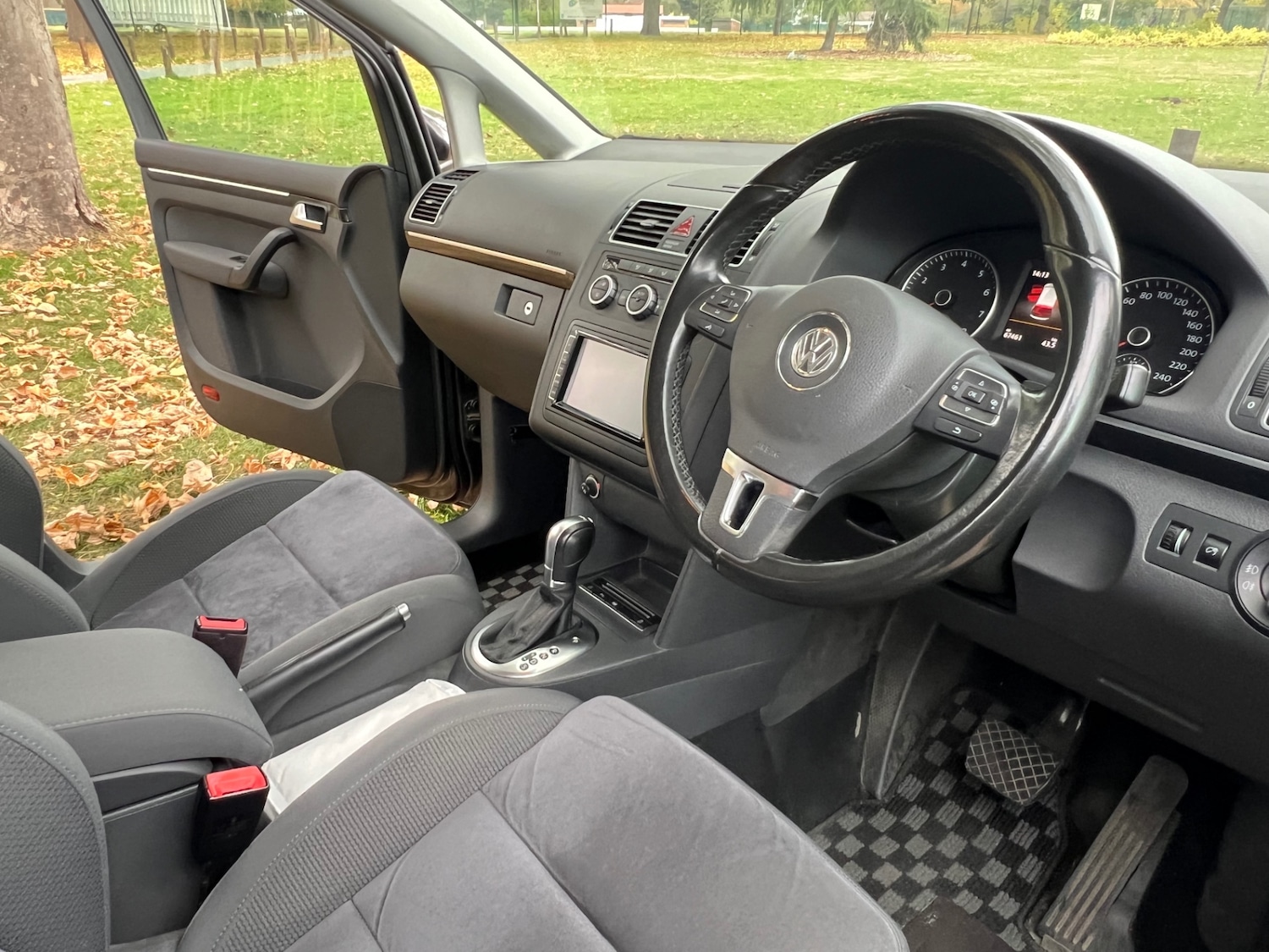 Used Volkswagen Touran 2015 for sale - 76254843: Photo 9