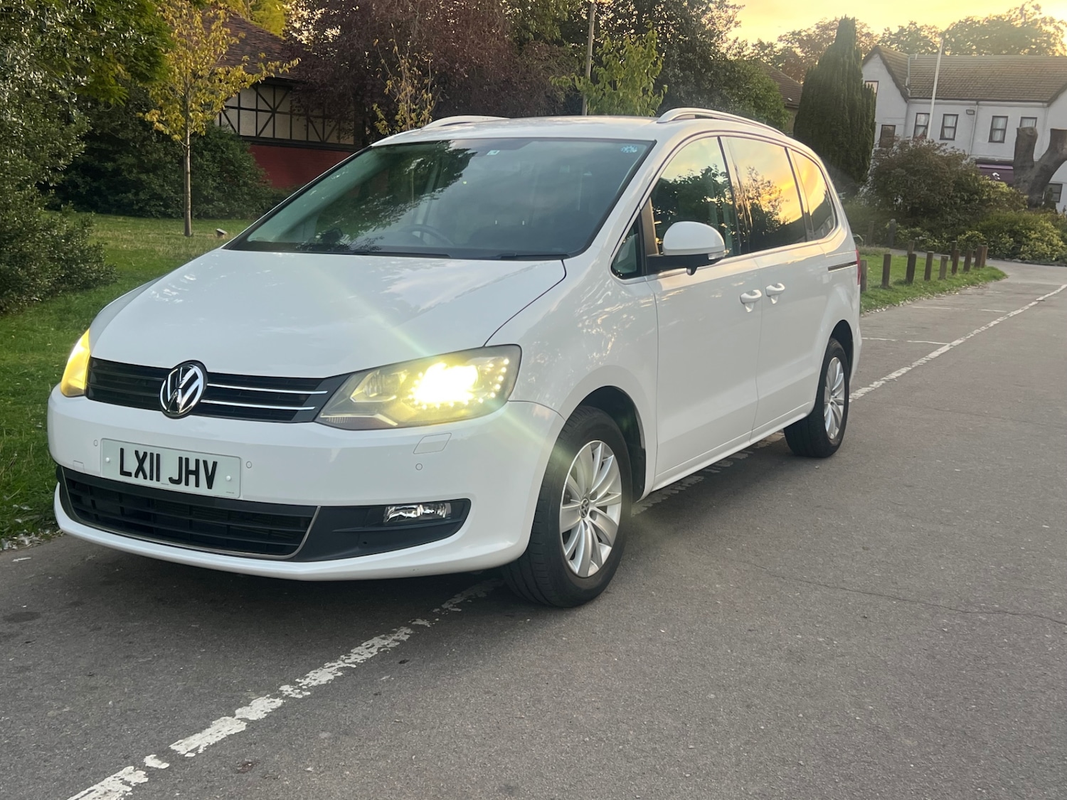 Used Volkswagen Sharan 2011 for sale - 76070529: Photo 2