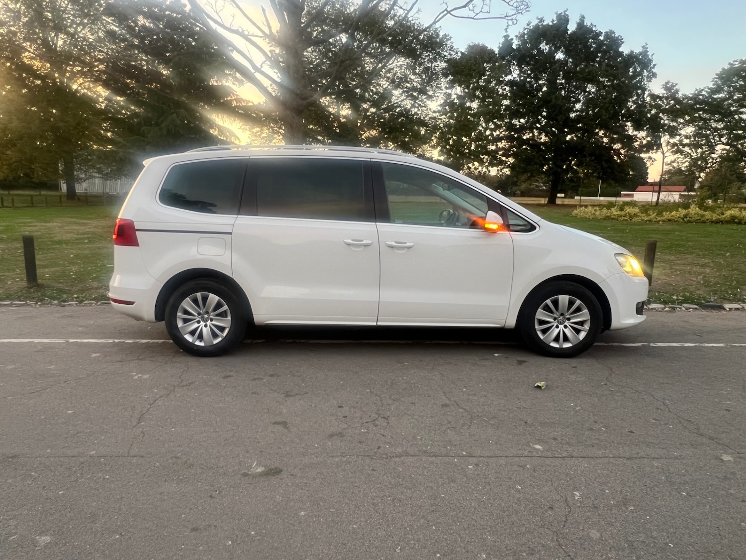 Used Volkswagen Sharan 2011 for sale - 76070529: Photo 3
