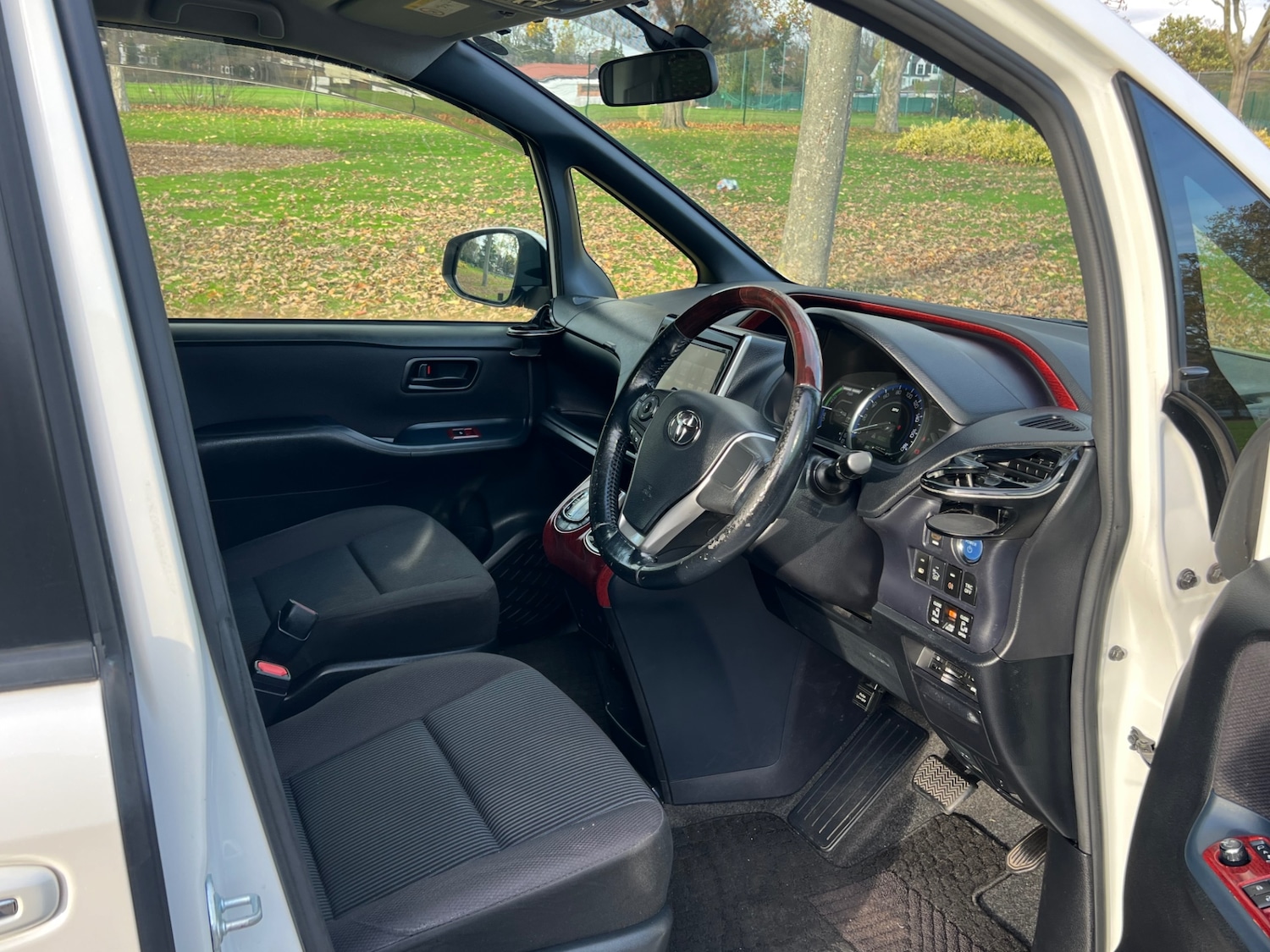 Used Toyota Noah 2015 for sale - 76556712: Photo 17