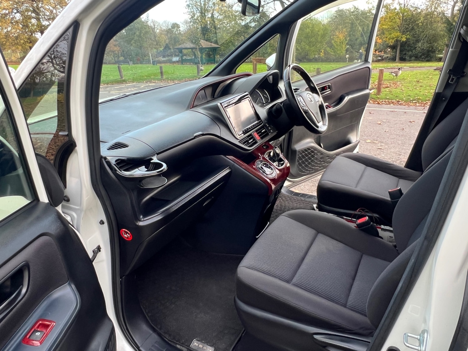 Used Toyota Noah 2015 for sale - 76556712: Photo 22