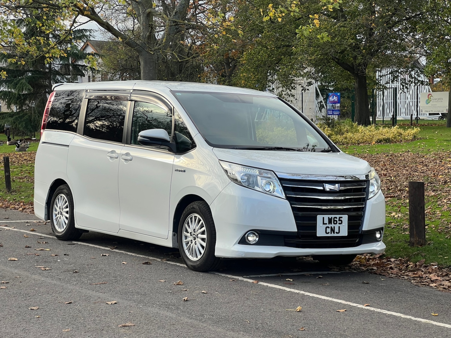 Used Toyota Noah 2015 for sale - 76556712: Photo 44