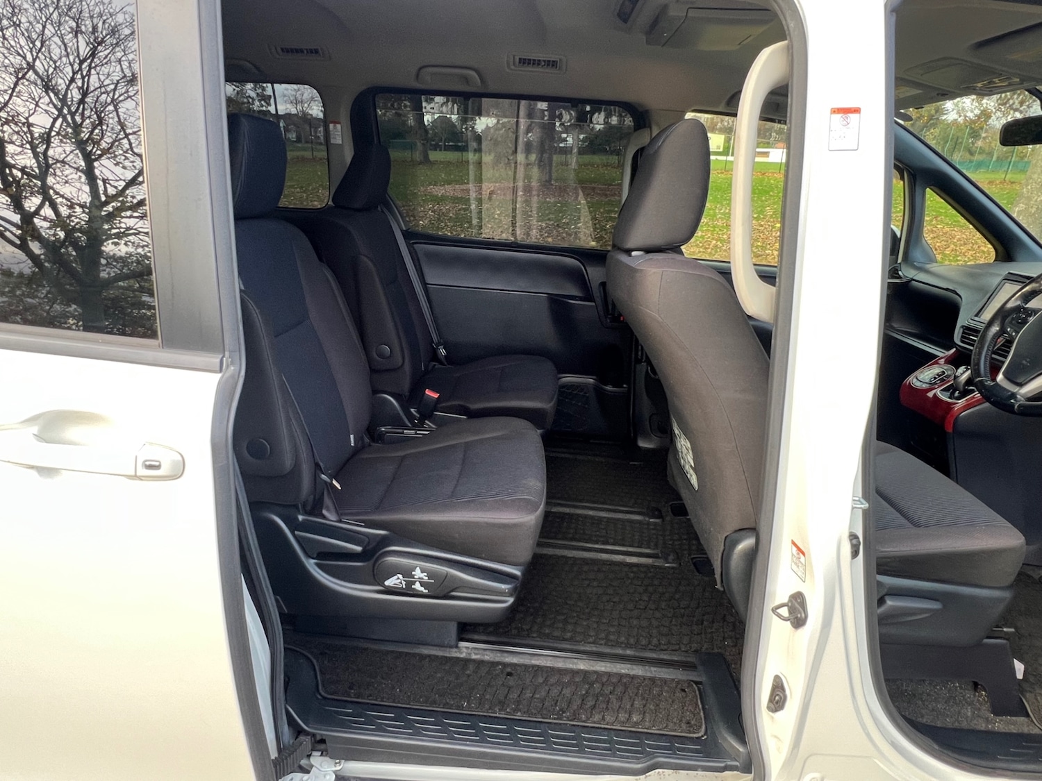 Used Toyota Noah 2015 for sale - 76556712: Photo 50