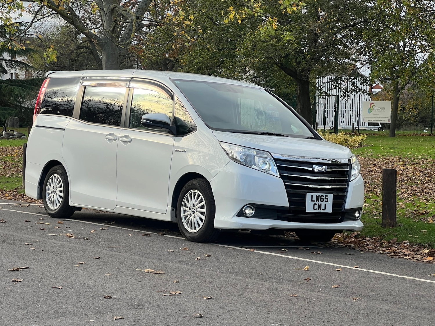 Used Toyota Noah 2015 for sale - 76556712: Photo 8