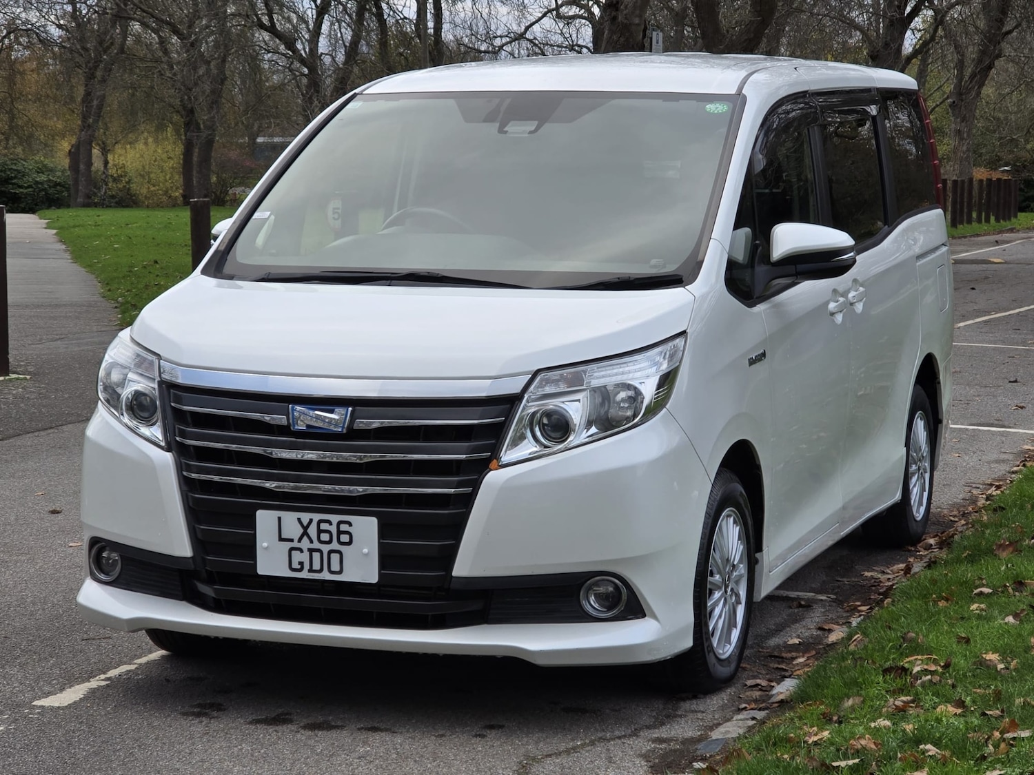 Used Toyota Noah 2025 for sale - 76656288: Photo 13