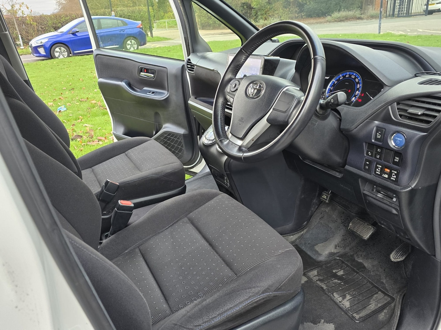 Used Toyota Noah 2025 for sale - 76656288: Photo 37