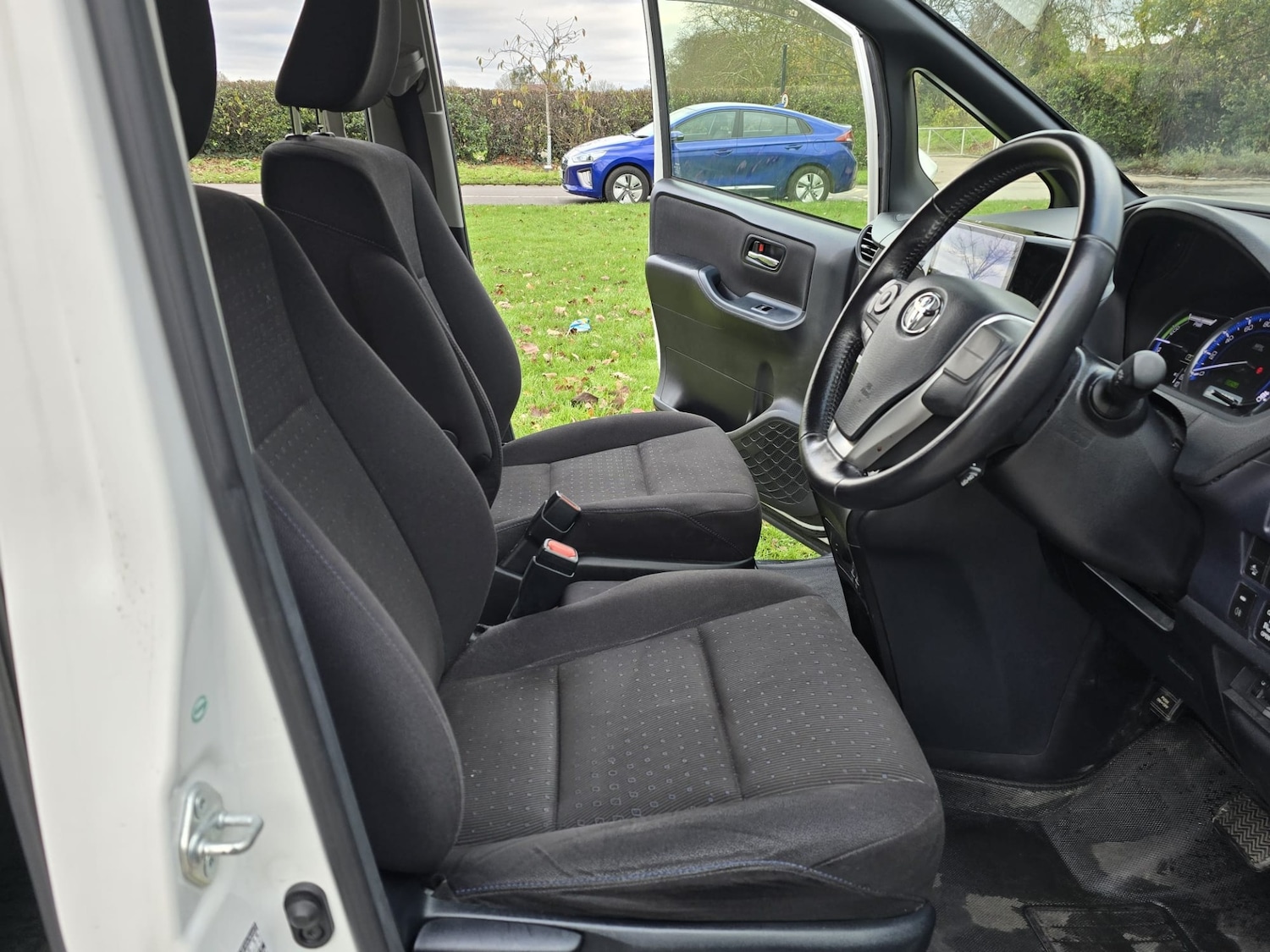 Used Toyota Noah 2025 for sale - 76656288: Photo 38