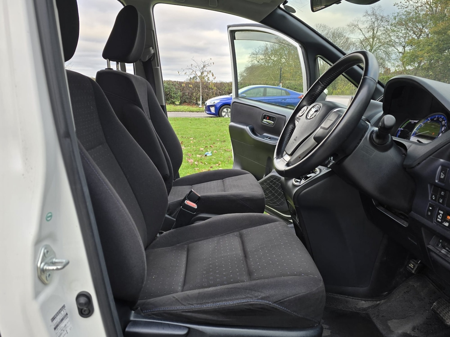 Used Toyota Noah 2025 for sale - 76656288: Photo 39