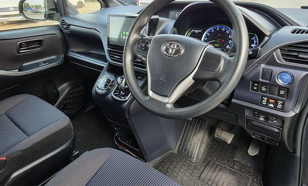 Used Toyota Voxy 2015 for sale - 74899381: Photo 13