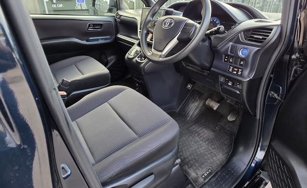 Used Toyota Voxy 2015 for sale - 74899381: Photo 27