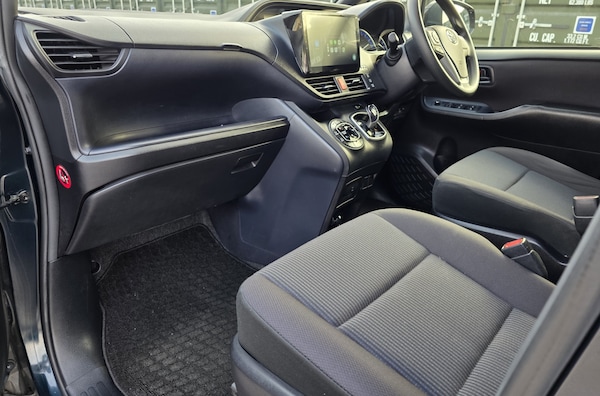 Used Toyota Voxy 2015 for sale - 74899381: Photo 48
