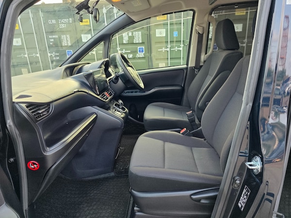 Used Toyota Voxy 2015 for sale - 74899381: Photo 59