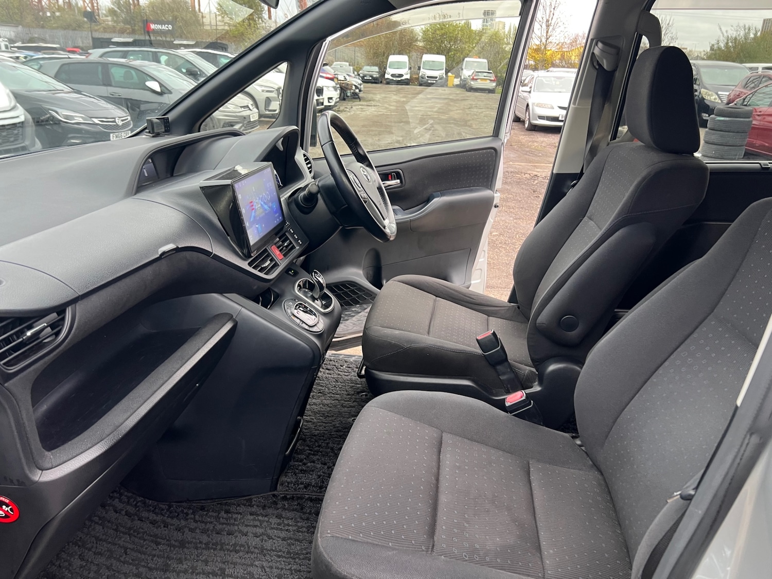 Used Toyota Noah 2025 for sale - 76722064: Photo 27