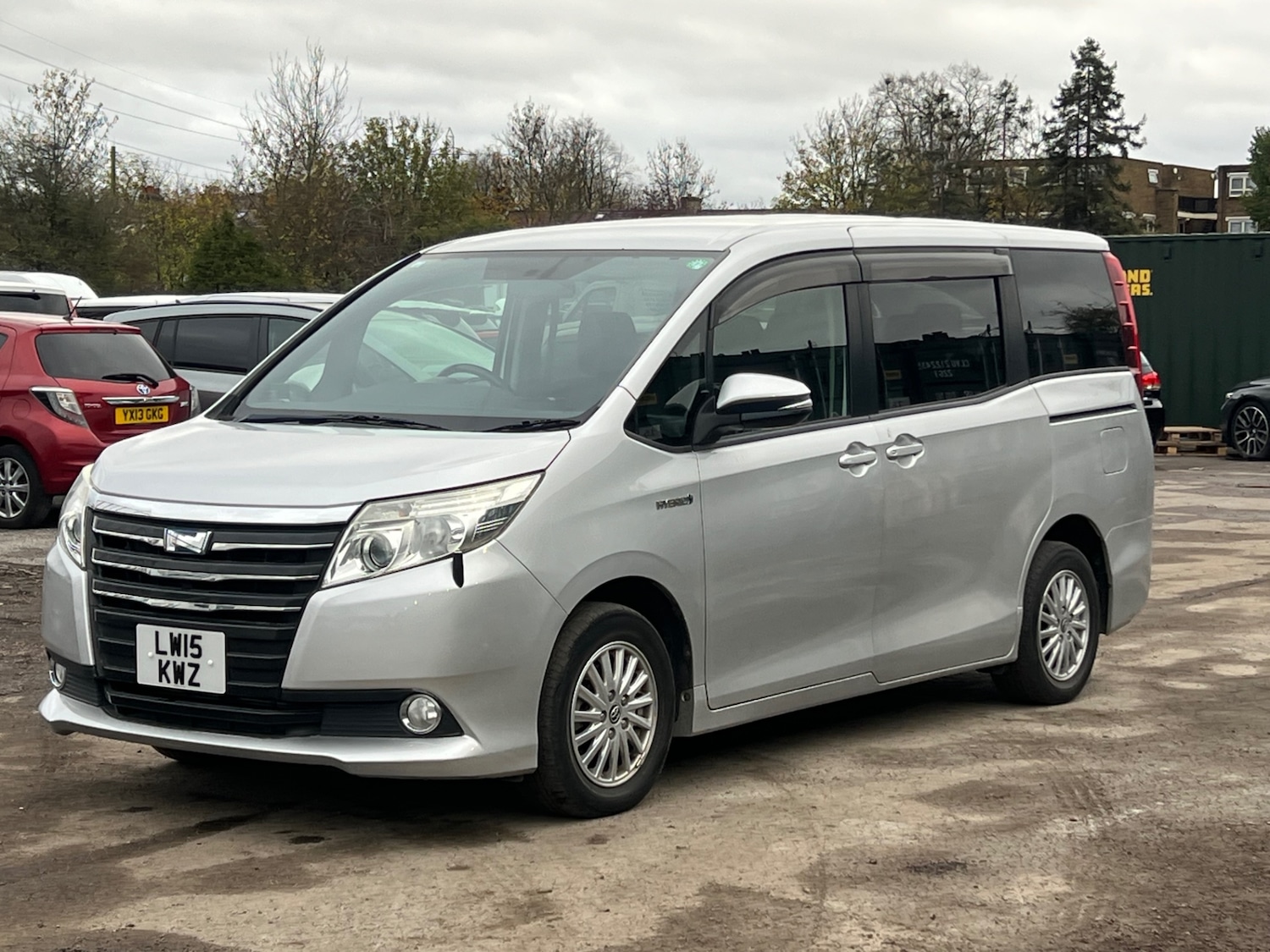 Used Toyota Noah 2025 for sale - 76722064: Photo 3