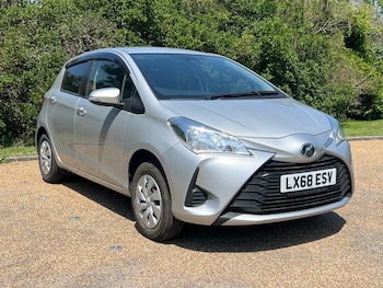 Used Toyota Vitz 2018 for sale - 79031049: Photo