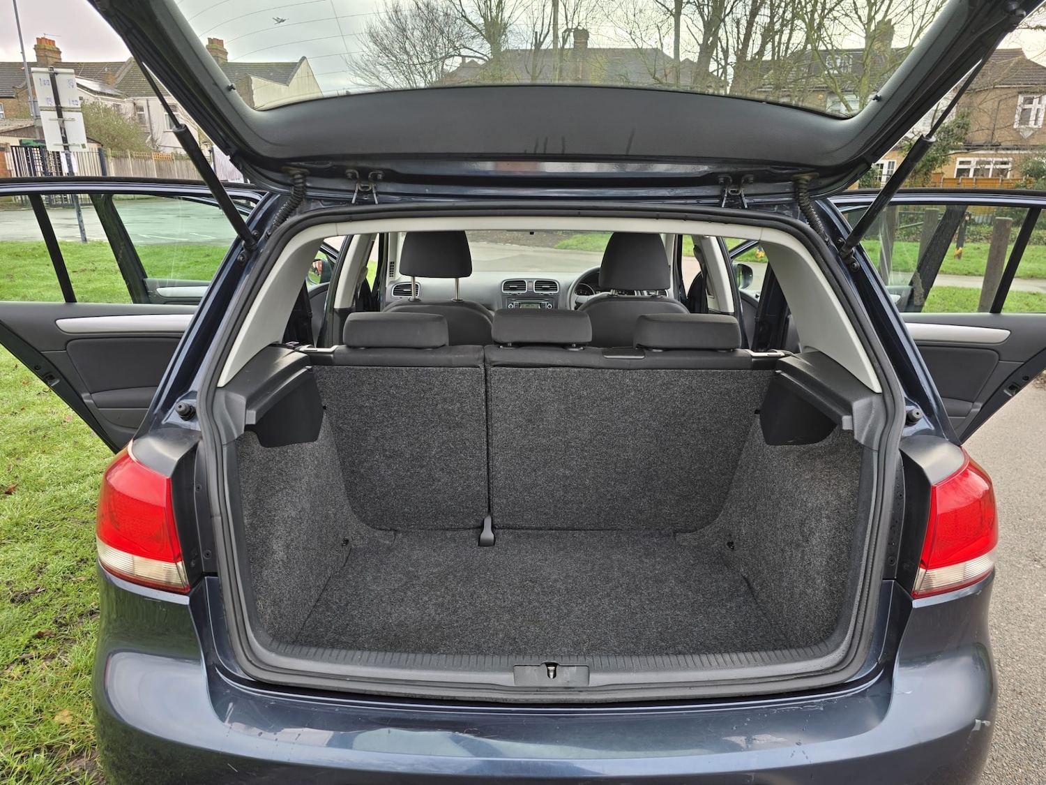 Used Volkswagen Golf 2010 for sale - 77487160: Photo 32