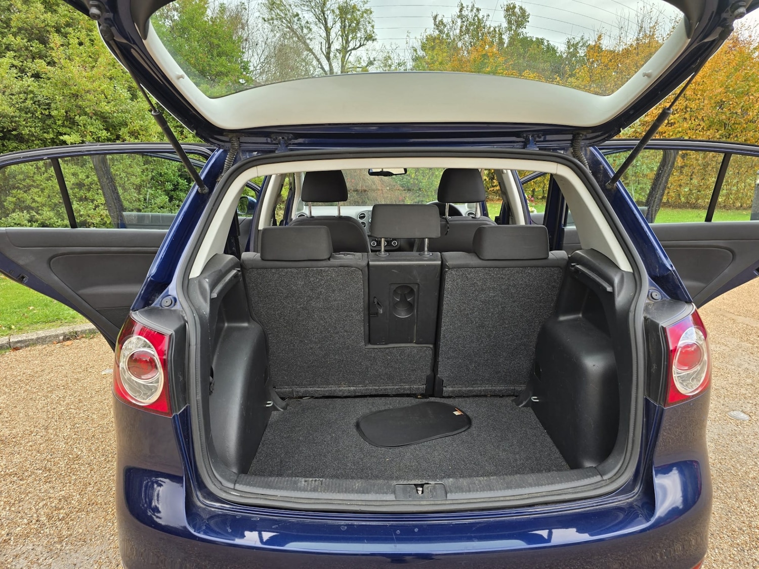 Used Volkswagen Golf Plus 2010 for sale - 76299330: Photo 30