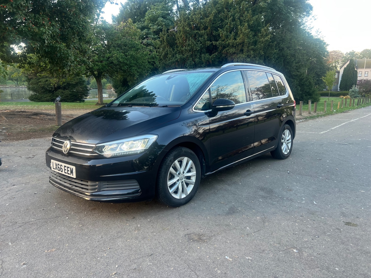 Used Volkswagen Touran 2017 for sale - 76120425: Photo 1