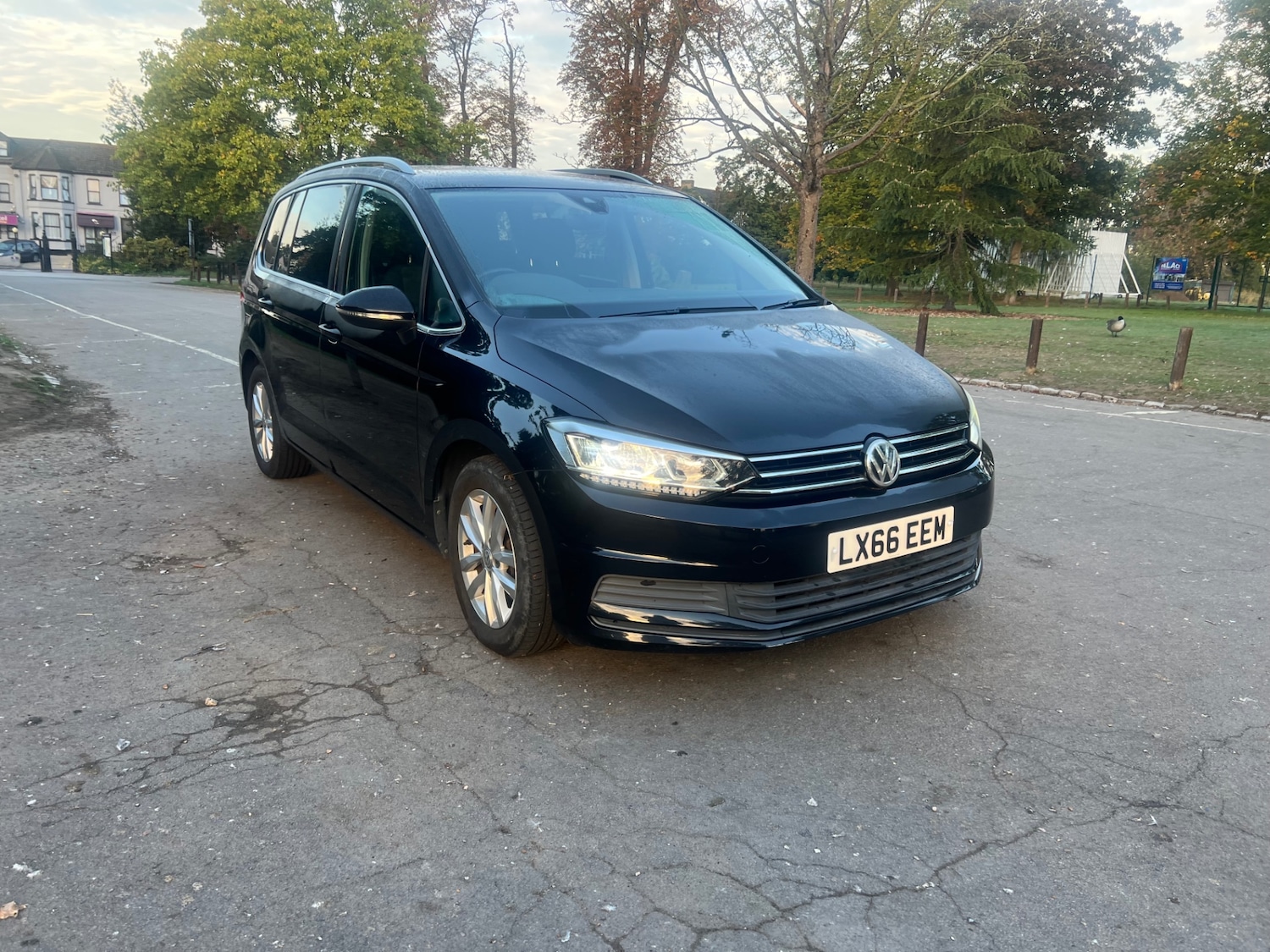 Used Volkswagen Touran 2017 for sale - 76120425: Photo 2