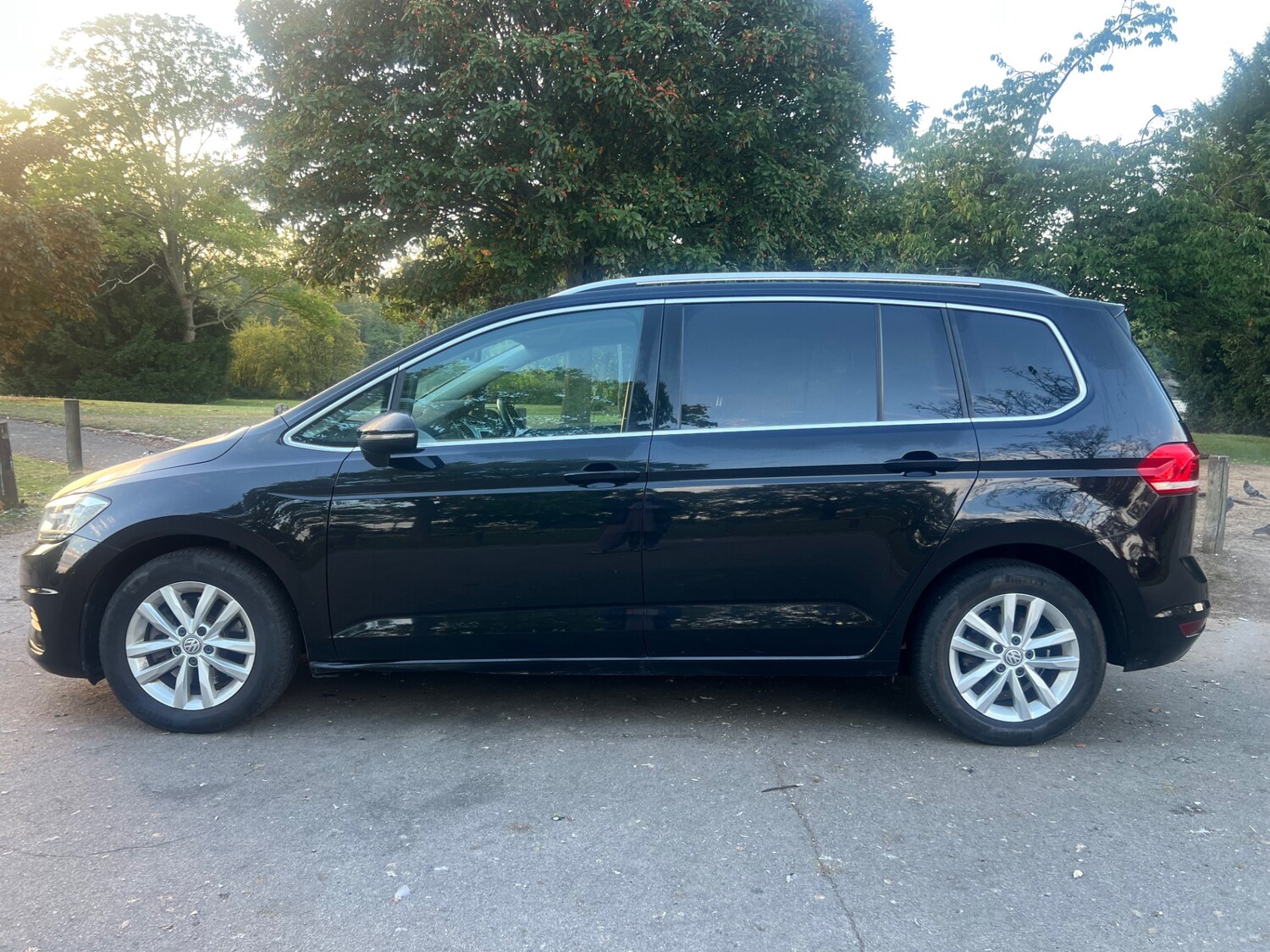 Used Volkswagen Touran 2017 for sale - 76120425: Photo 3
