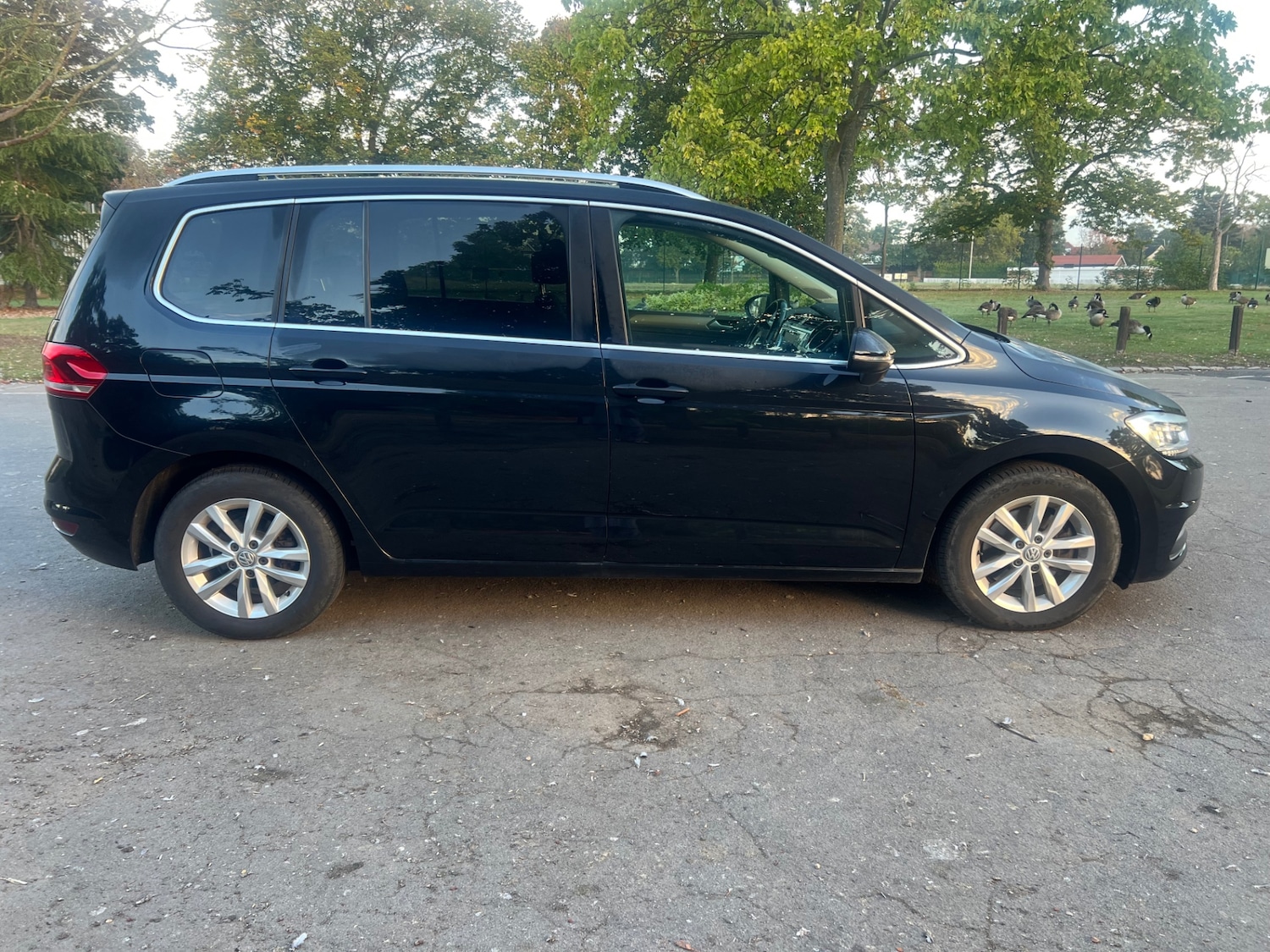 Used Volkswagen Touran 2017 for sale - 76120425: Photo 4