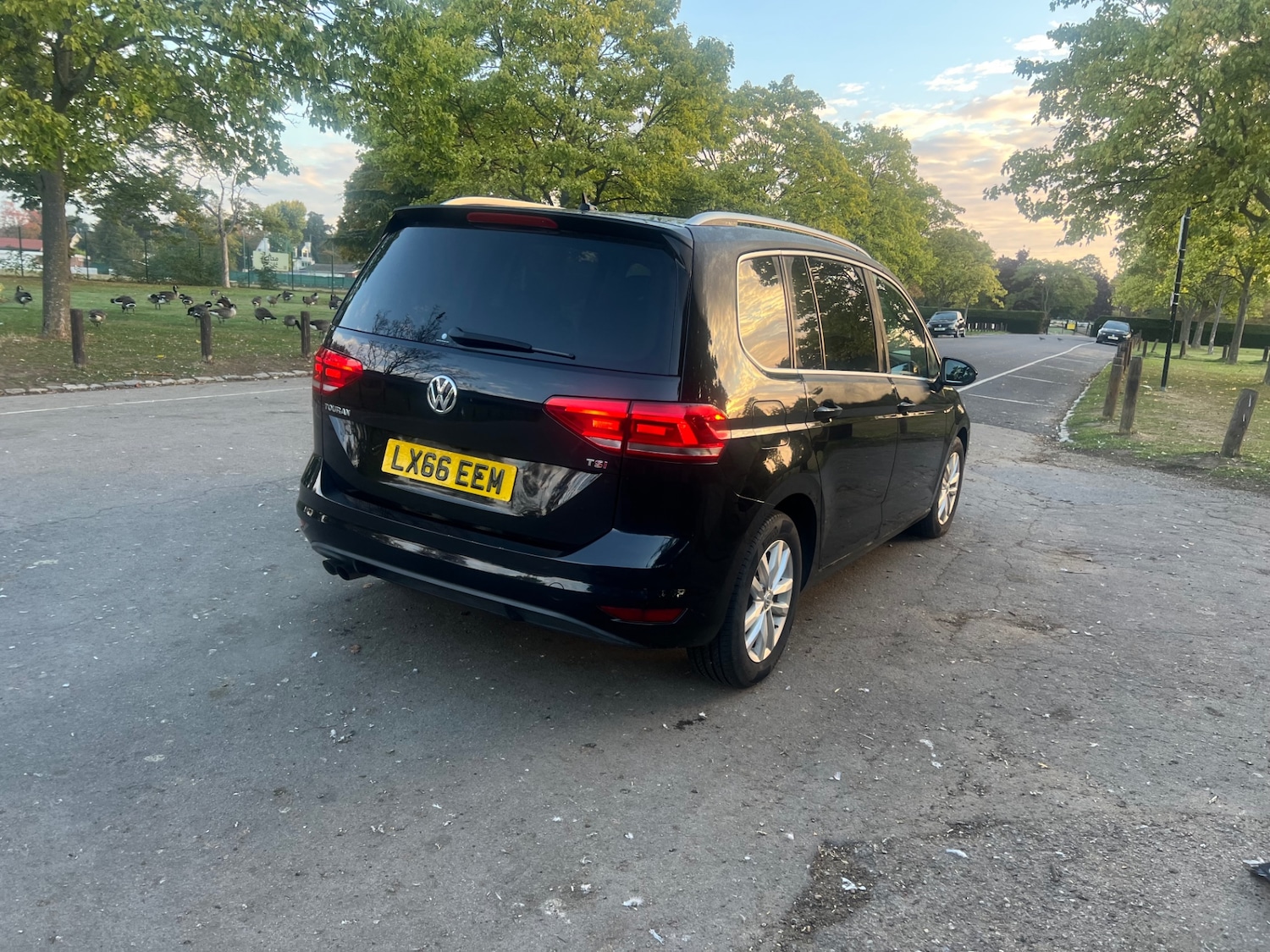 Used Volkswagen Touran 2017 for sale - 76120425: Photo 5